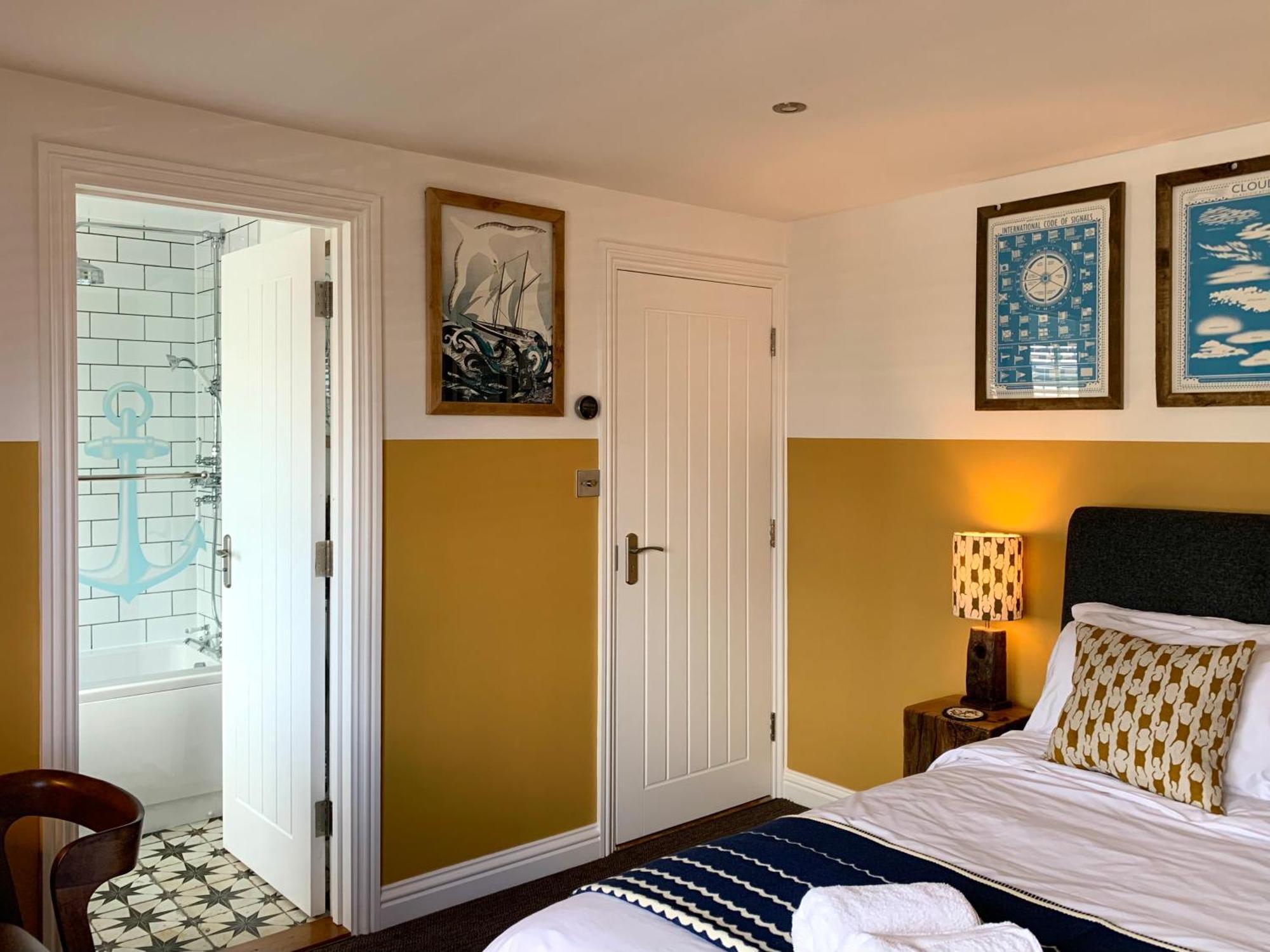 The Blue Bell Inn エムズワース エクステリア 写真